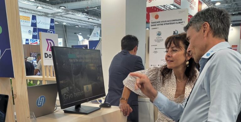 Carole Delga, au Salon du Bourget, visite le stand H2PULSE pour son engagement au service de la décarbonisation grâce à l'hydrogène